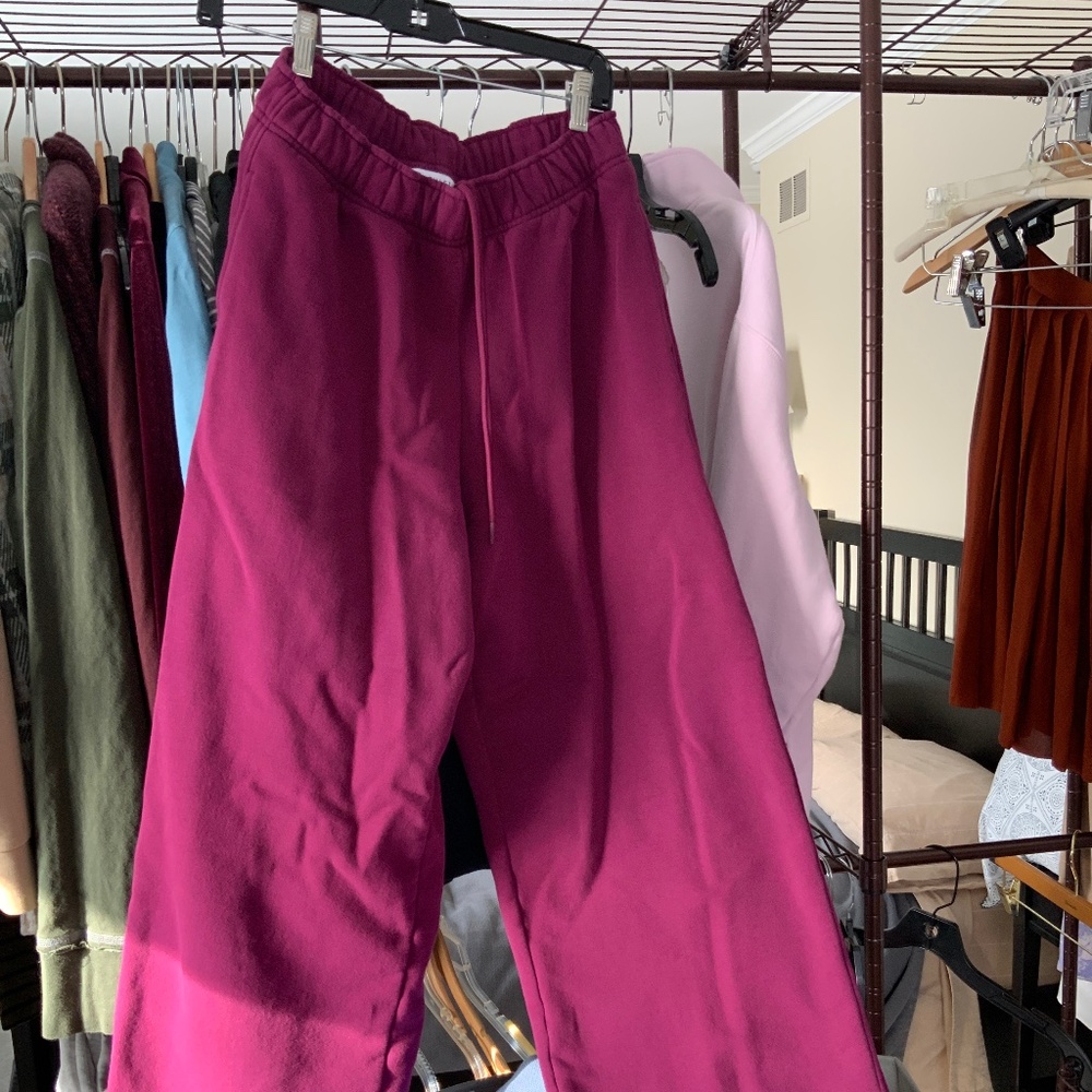 Wide leg women’s sweatpants fuchsia size small